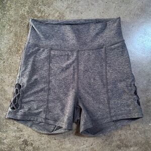 Lululemon Tied To It 3.5" Short Size 8 Yoga Training